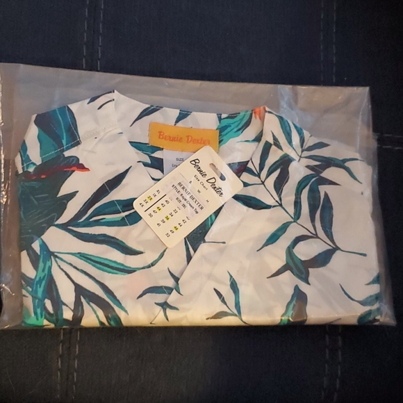 Bernie Dexter Royal Crown Tie Top in Parrot Print - Picture 4 of 15